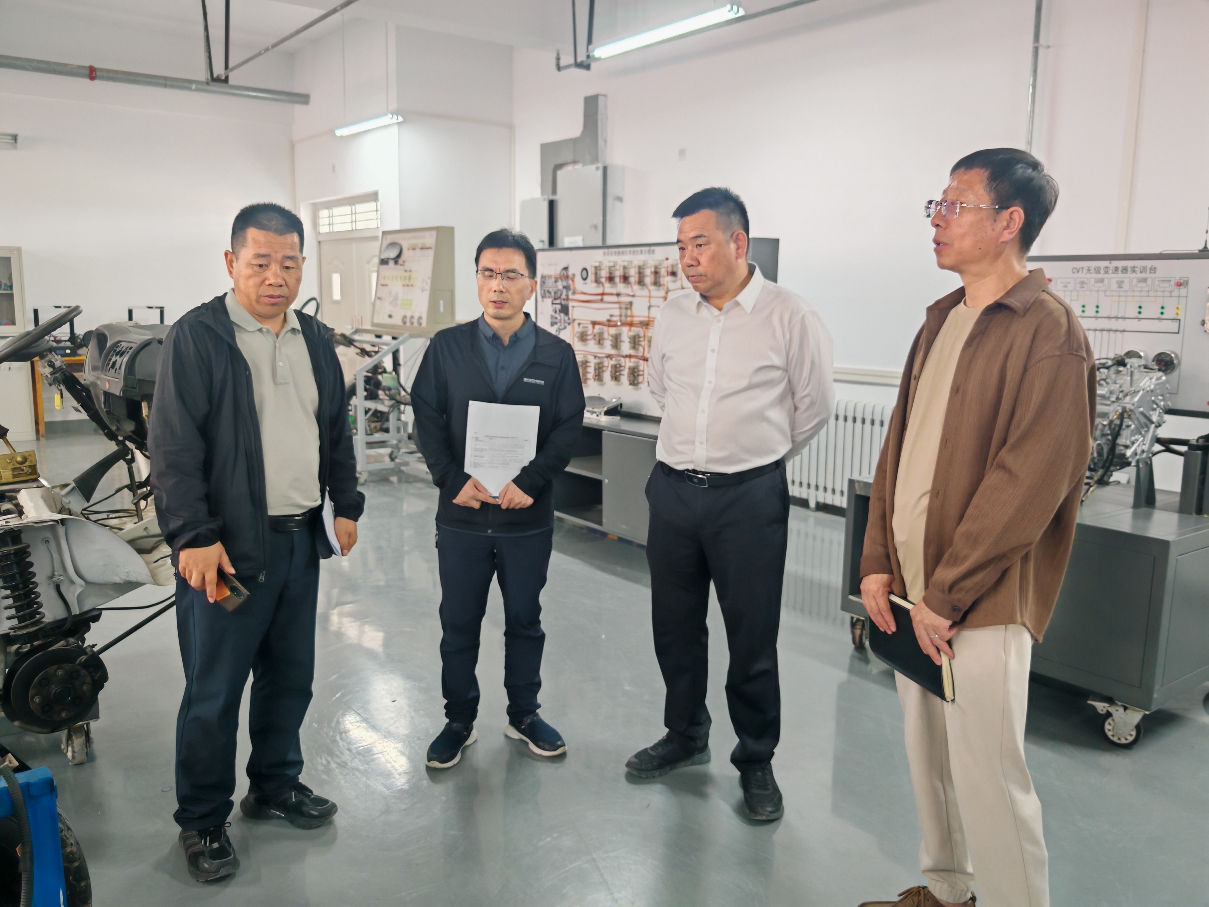 水平,5月19日至21日,副校长李向伟带队深入各实验室开展安全检查工作